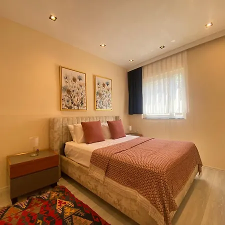 Stylish 2br Lagoon Views *